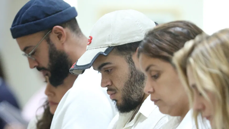 Missa de sétimo dia de Preta Gil reúne familiares e amigos no Rio; veja