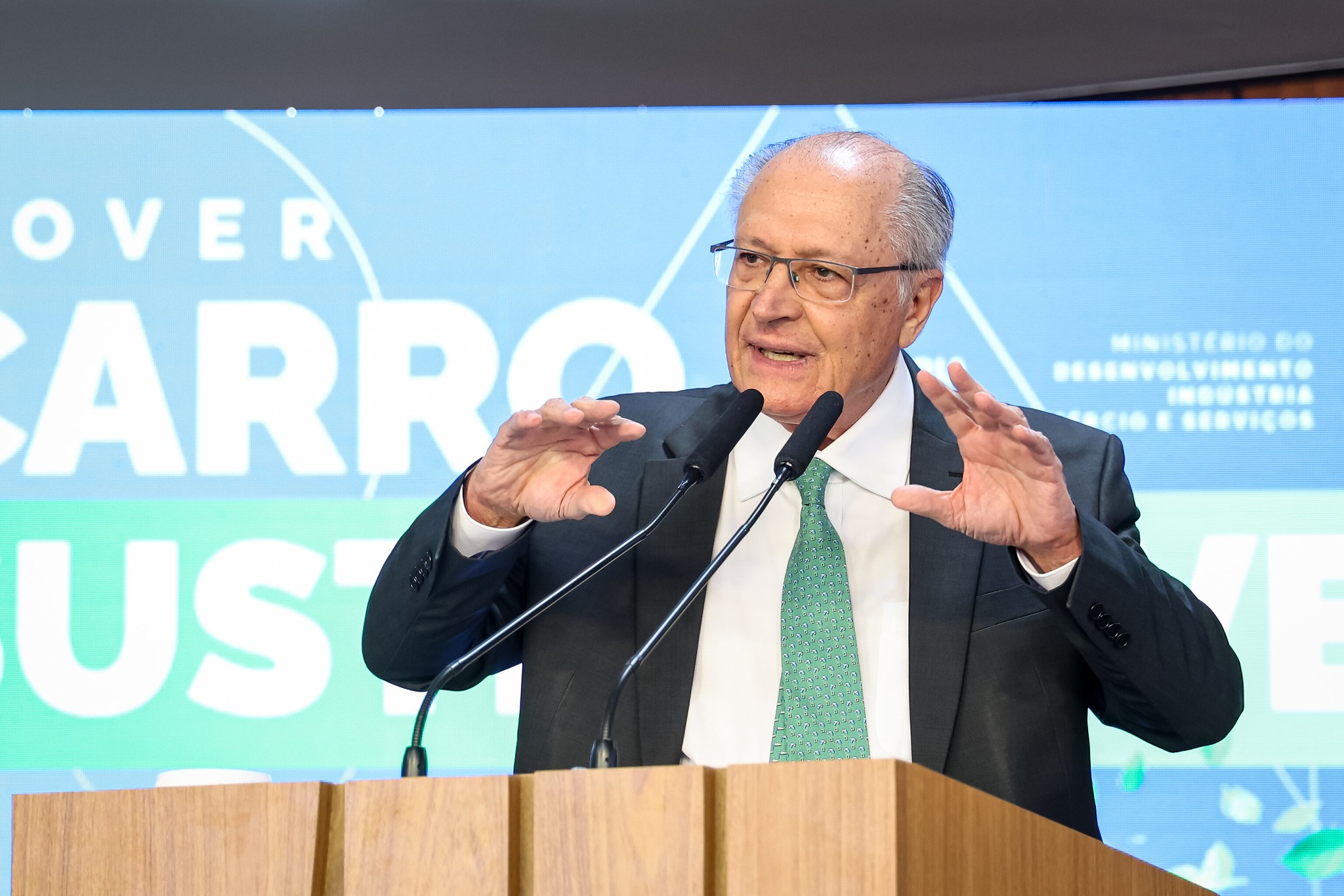 Brasil flexibiliza posição e aceita negociar regulamentação de big techs para evitar tarifaço; veja os pontos discutidos