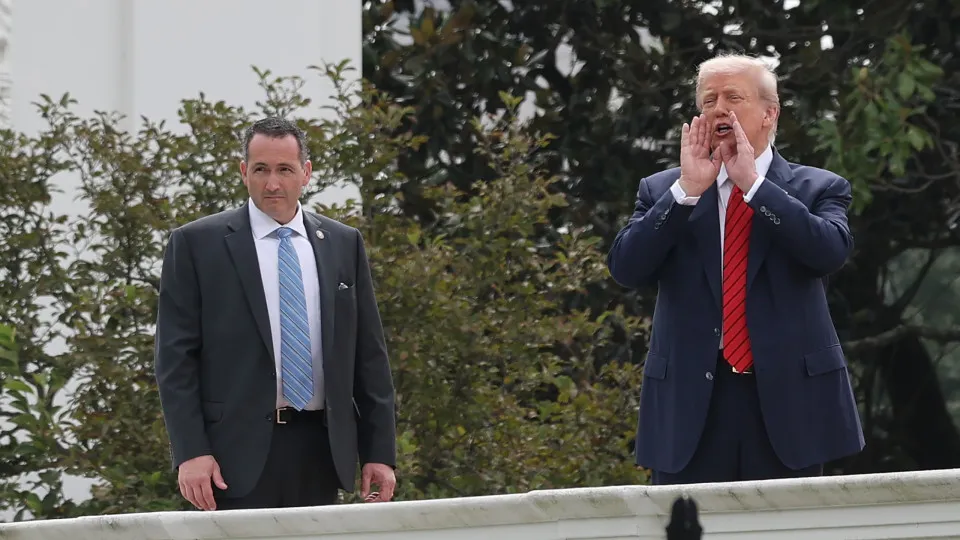 Trump diz que irá instalar mísseis nucleares na Casa Branca