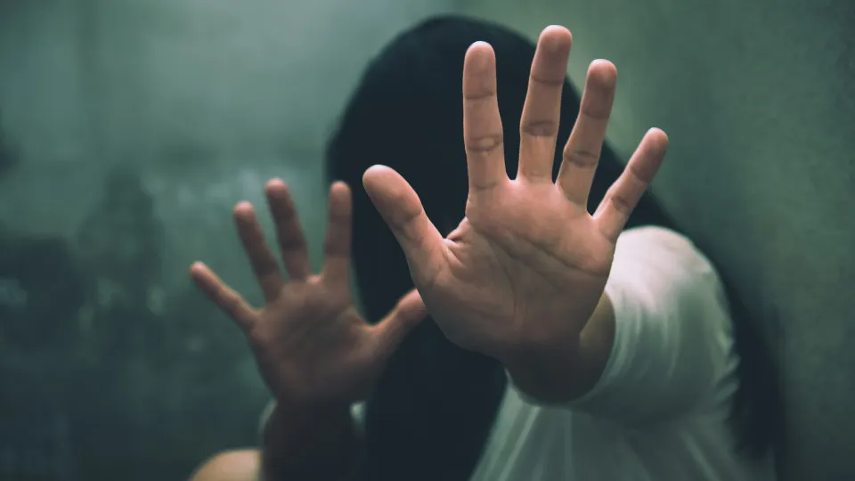 Mulher liga para a polícia e pede dipirona para denunciar violência doméstica em MS