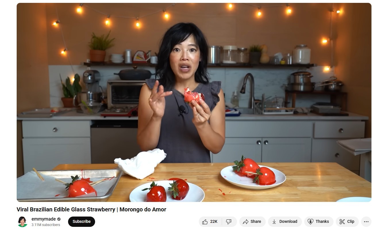 'Morongo' do amor: youtuber americana viraliza ao escrever errado nome da fruta e é avisada por brasileiros