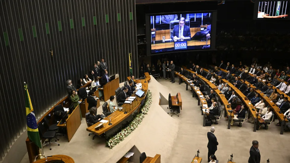 Projeto contra adultização de menores nas redes sociais avança na Câmara