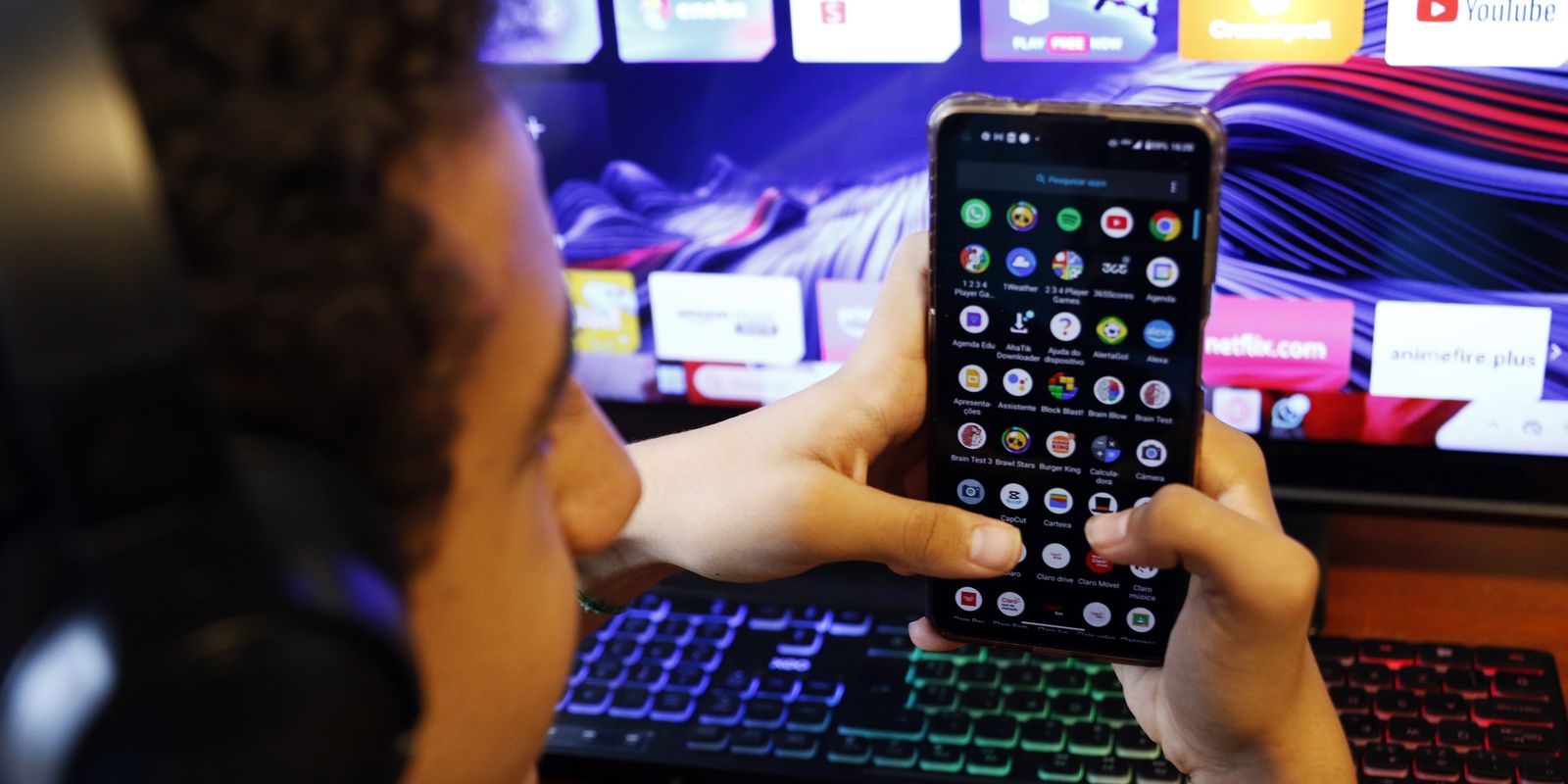 Especialistas alertam que crianças não podem ser "produto" das redes