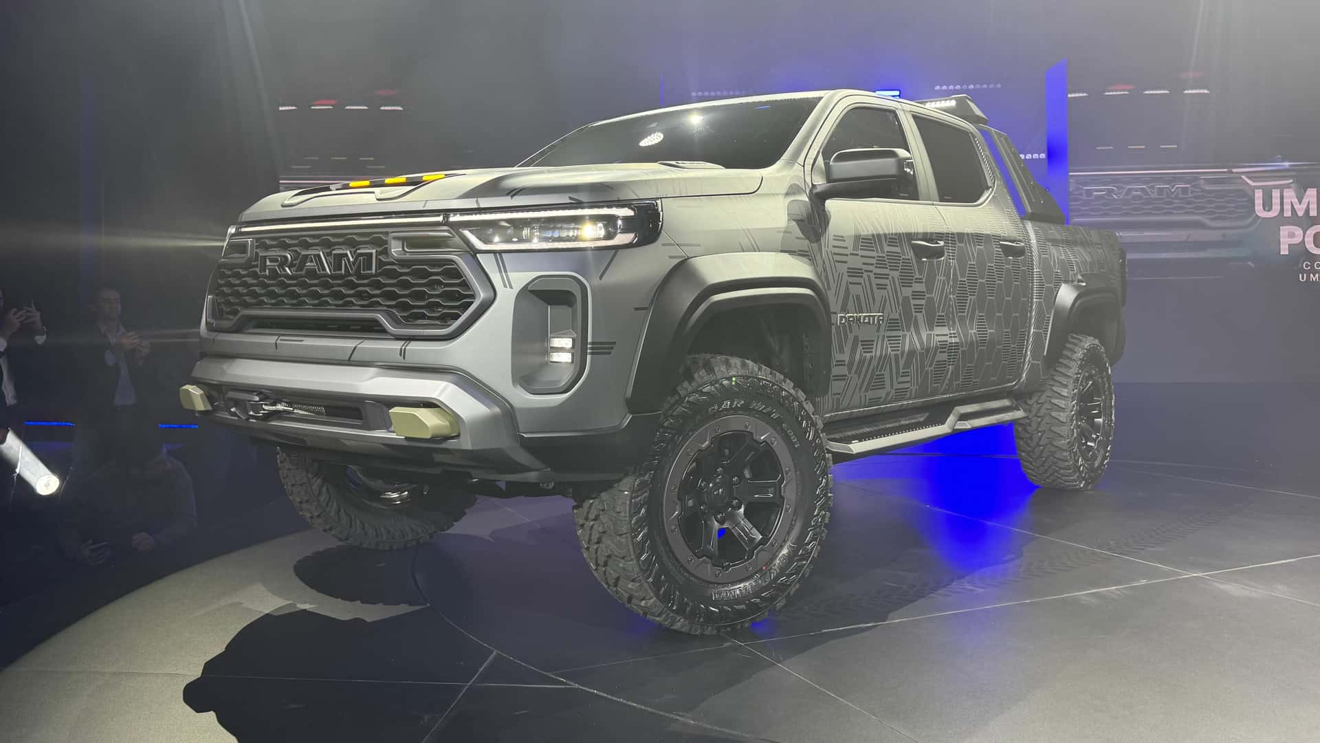 Ram apresenta Dakota, picape média baseada na Titano; lançamento em 2026