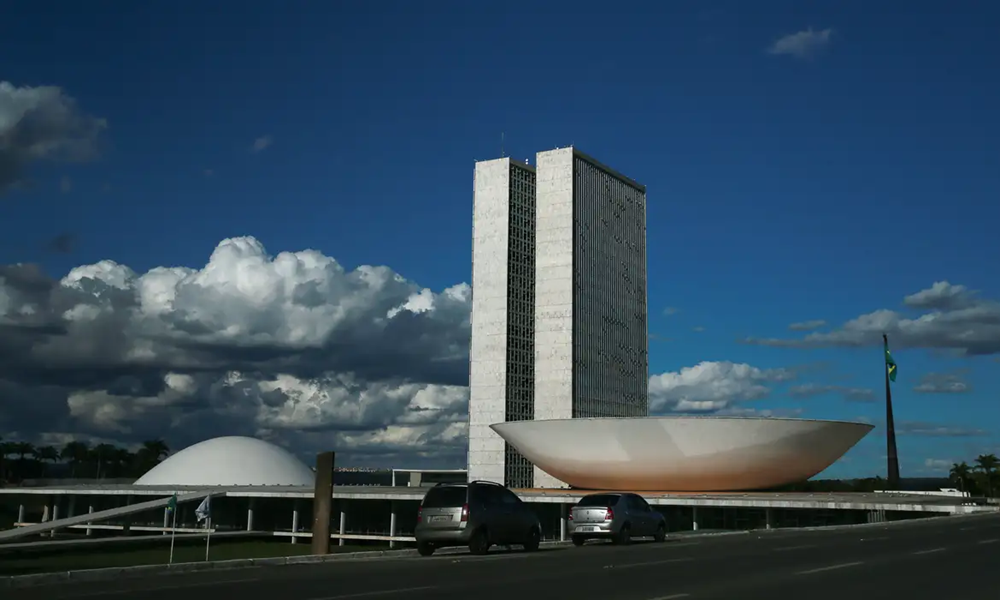 Comissões aprovam R$ 7,6 bi em emendas sem transparência em votação relâmpago