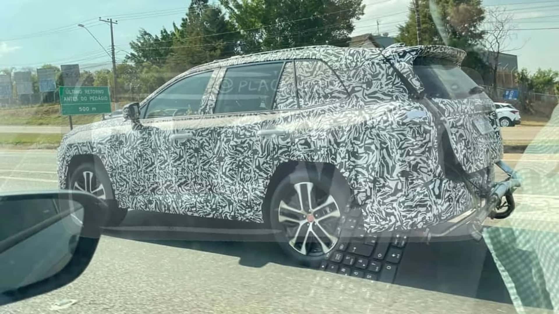 Flagra: Toyota já testa nova geração do RAV4 no Brasil