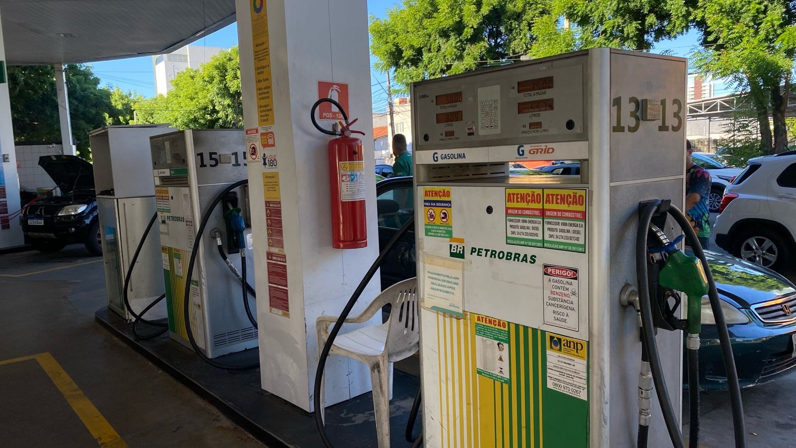 Por que o PCC usa metanol para adulterar combustíveis no Brasil; veja os riscos para o carro