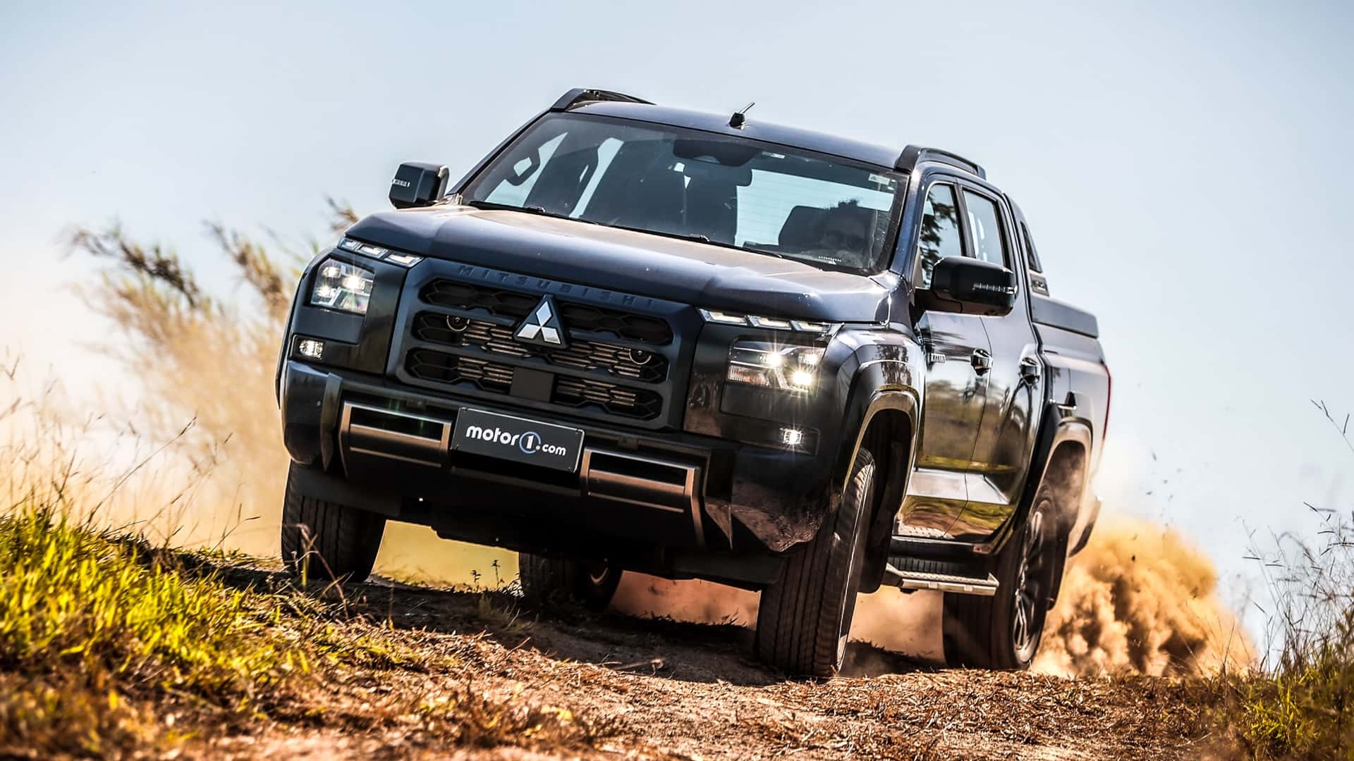 Teste: Mitsubishi Triton Katana 2026 evolui, mas não estraga o que era bom