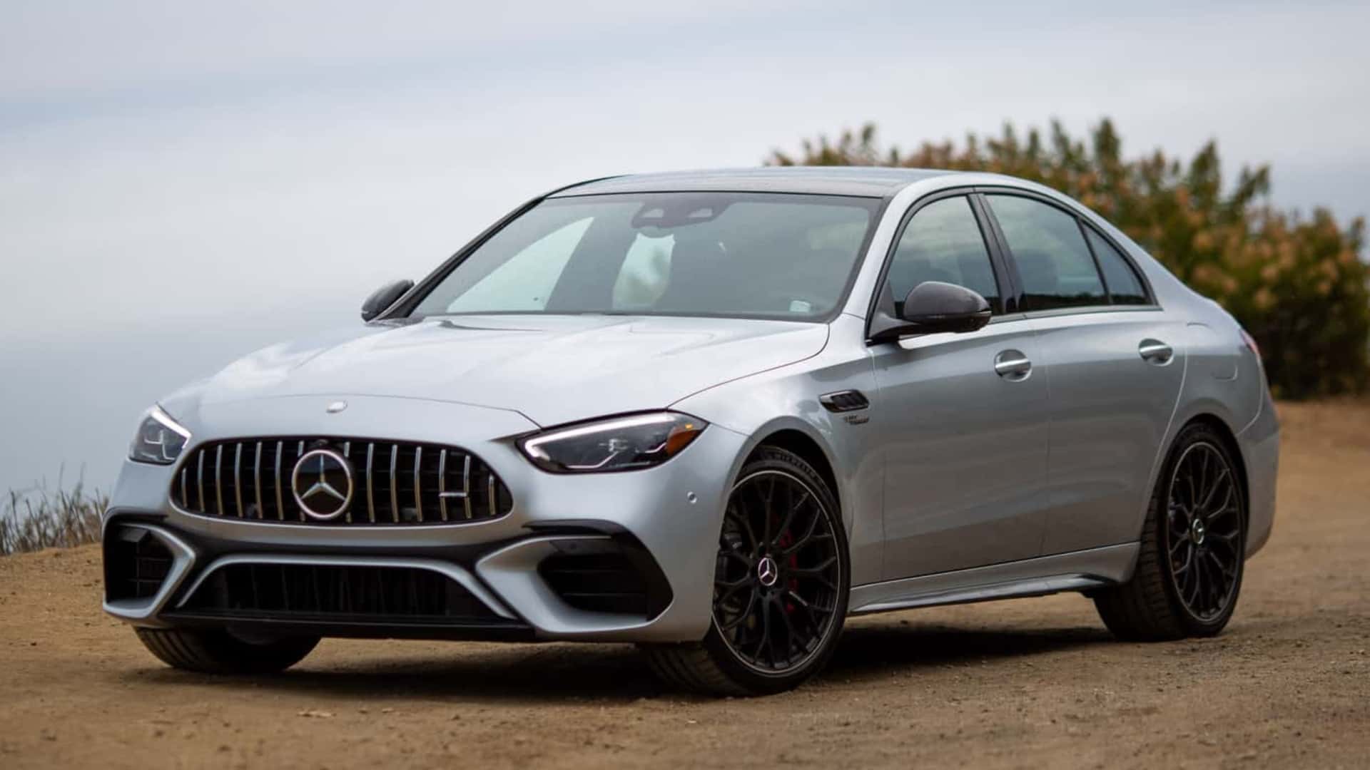 Mercedes-AMG diz que novo C63 pode ter motor maior, mas sem V8