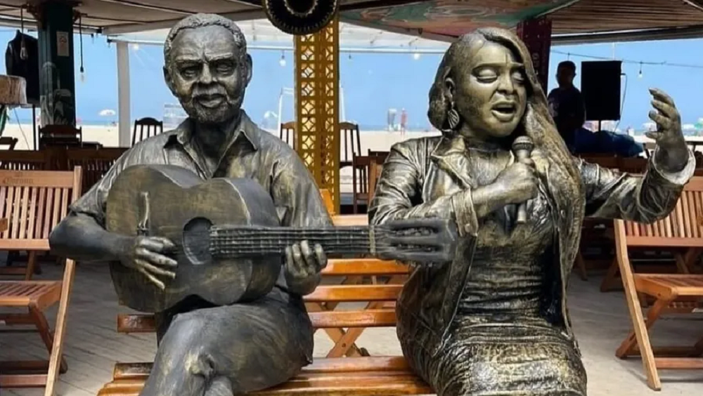 Estátua de Preta Gil é inaugurada ao lado da imagem de Gilberto Gil na orla de Copacabana
