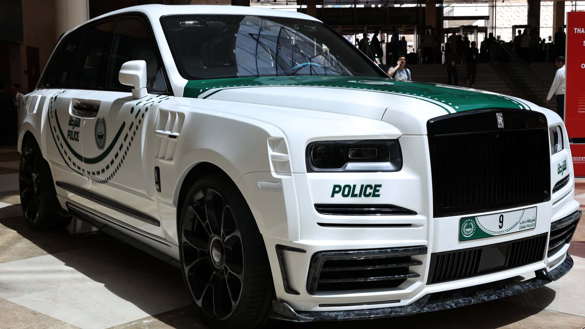 Rolls-Royce Cullinan vira viatura da polícia de Dubai