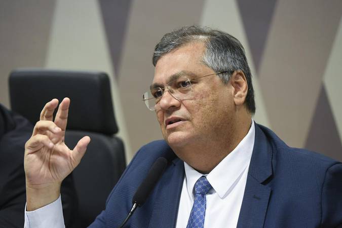 Dino pede vista e suspende julgamento sobre escolas cívico-militares em São Paulo