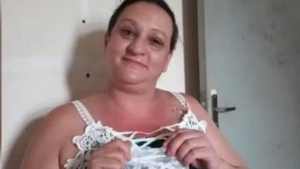 Mulher morre após ser agredida e arrastada por carro pelo ex-marido no interior de SP